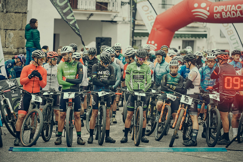 Jaime Moreno y Ana Senso triunfan en la prueba reina de la 5 Miles Tentudía Bike de Cabeza la Vaca