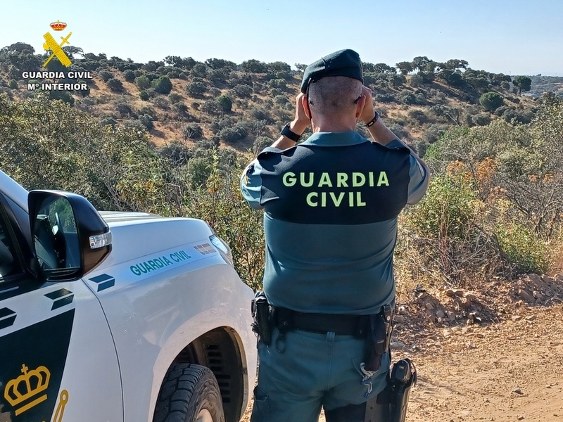 La Guardia Civil rescata en Calera de León a una mujer y su perro tras caer a un pozo de agua