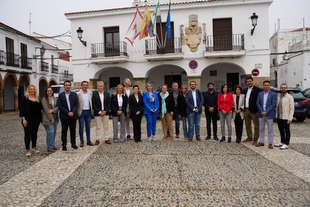 El equipo de gobierno de la Diputación se reunía hoy en Segura de León para perfilar el presupuesto de la institución provincial de cara a 2026