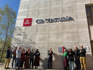 Celebrado el acto de descubrimiento de la placa por el Premio Comunidad Sostenible 2024 a la Mancomunidad de Tentudía