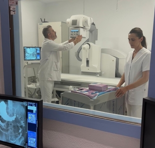 El Área de Salud de Llerena - Zafra incorpora 16 ecógrafos de última generación, 4 arcos quirúrgicos, 1 telemando, 1 TAC y nuevos espacios