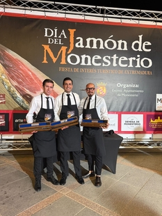 Francisco Javier García Pérez se alza con el Cuchillo de Oro en el XXVI Concurso de Cortadores de Jamón de Monesterio